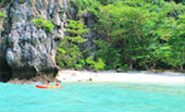 เกาะไม้ไผ่ เกาะพีพี Camel Rock จากเกาะยาว